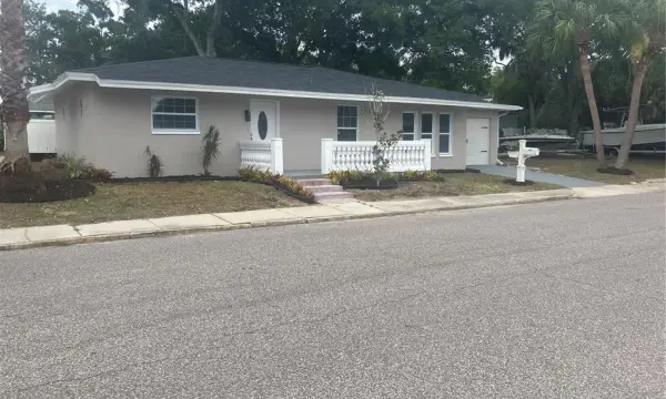 601 Banana Street, Tarpon Springs, FL, 34689
