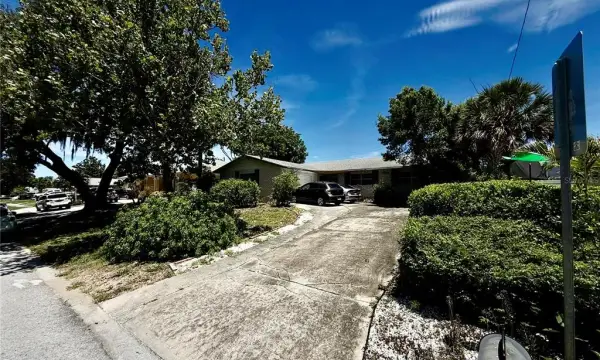 1004 Connecticut Road, Tarpon Springs, FL, 34689