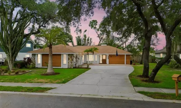 1425 Poinsettia Avenue, Tarpon Springs, FL, 34689