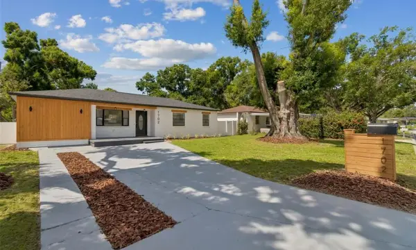 1702 W Johnston Avenue, Tampa, FL, 33603