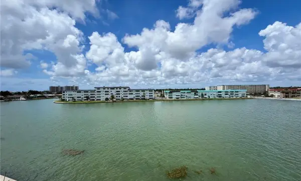 6025 Shore Boulevard S, Unit 415, Gulfport, FL, 33707