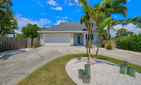 703 Riverside Drive, Tarpon Springs, FL, 34689