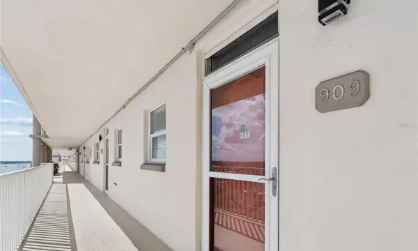 5980 Shore Boulevard S, Unit 909, Gulfport, FL, 33707