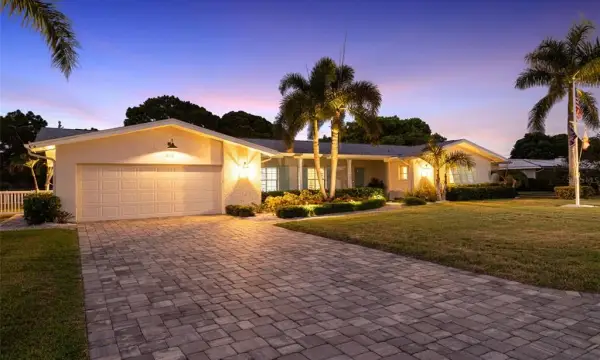616 Pineland Avenue, Belleair, FL, 33756