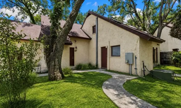 5641 Ashley Oaks Drive, Unit 37, Tampa, FL, 33617