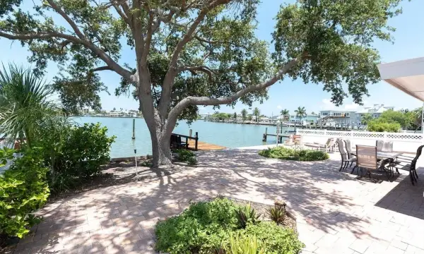 16102 4th Street E, Redington Beach, FL, 33708