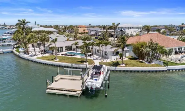 11050 7th Street E, Treasure Island, FL, 33706