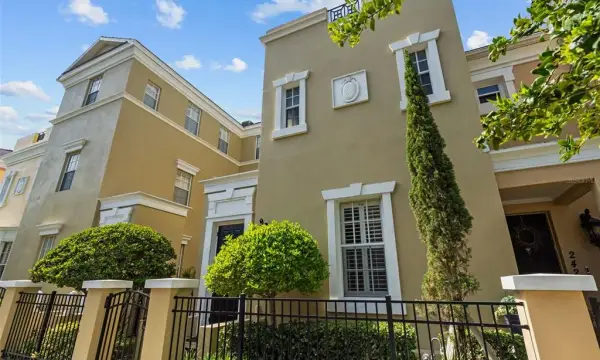 2419 Victoria Gardens Lane, Tampa, FL, 33609