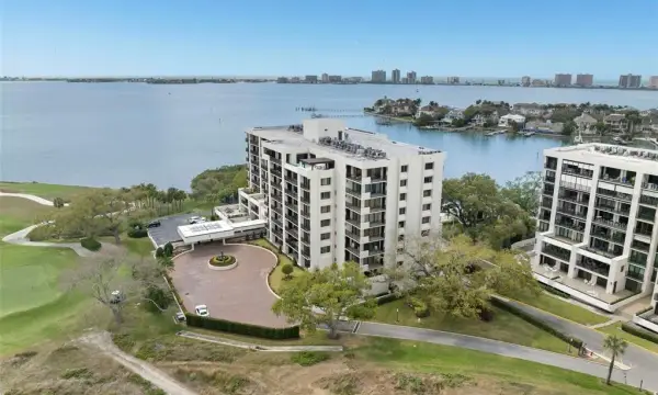 4 Belleview Boulevard, Unit 205, Belleair, FL, 33756