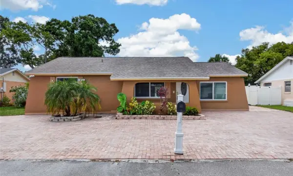 6711 Glen Forest Court, Tampa, FL, 33615