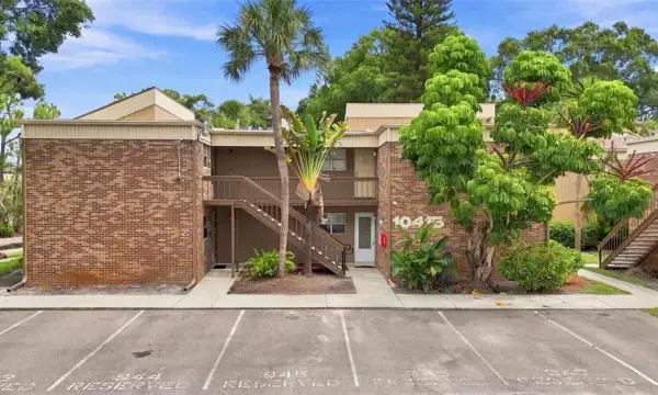 10415 Carrollbrook Circle, Unit 207, Tampa, FL, 33618