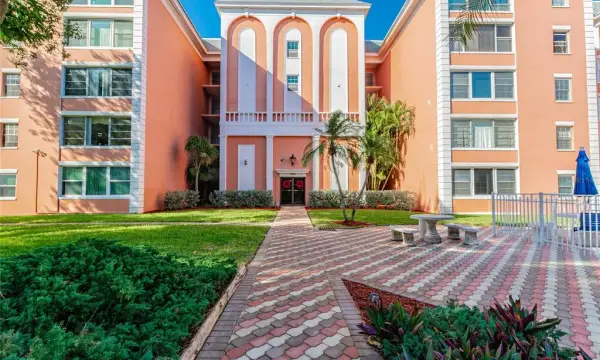 1900 68th Street N, Unit 210, St Petersburg, FL, 33710
