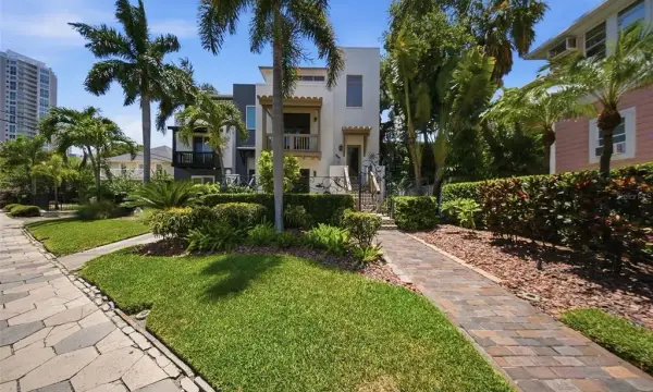 650 Beach Drive NE, St Petersburg, FL, 33701