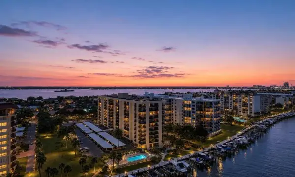 690 Island Way, Unit 501, Clearwater Beach, FL, 33767