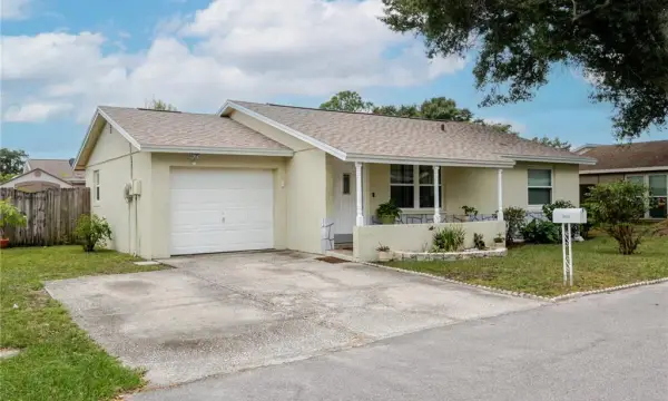 10118 Hunters Point Court, Tampa, FL, 33615