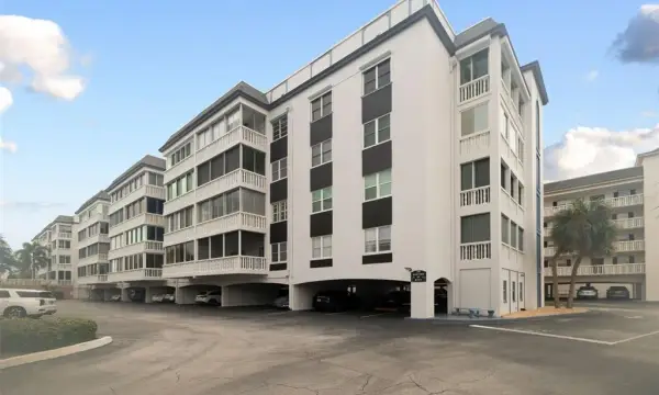 139 Bluff View Drive, Unit 110, Belleair Bluffs, FL, 33770