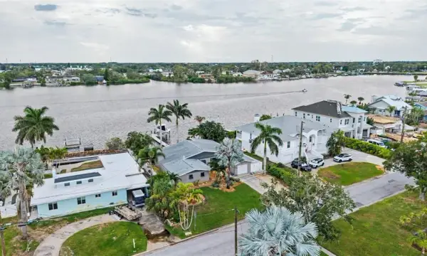 704 Bayshore Drive, Tarpon Springs, FL, 34689