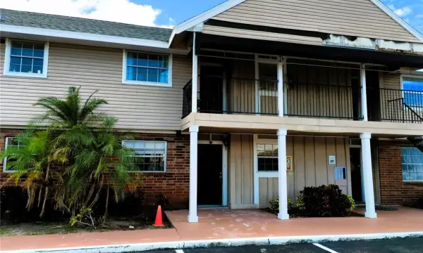 200 Country Club Drive, Unit 805, Largo, FL, 33771