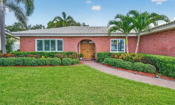 6225 43rd Avenue N, Kenneth City, FL, 33709