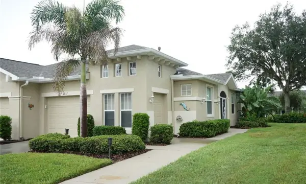 2032 Inverness Greens Drive, Unit 76, Sun City Center, FL, 33573