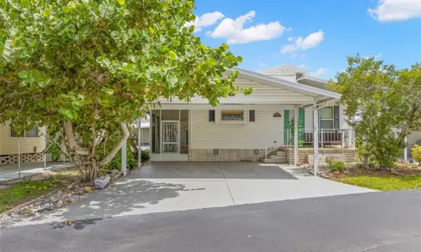 357 Mount Saxon Avenue NE, Unit 323, St Petersburg, FL, 33702