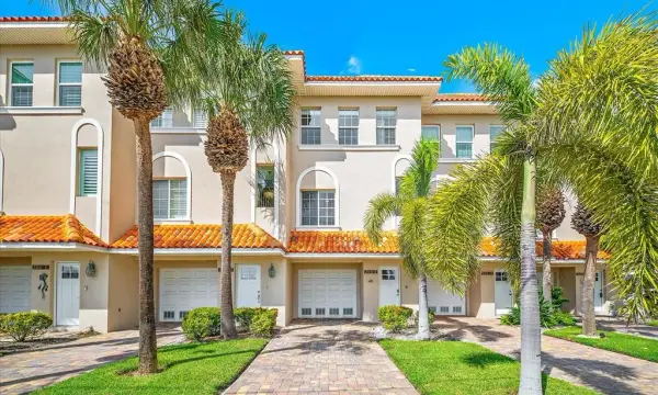 200 Brightwater Drive, Unit 8, Clearwater Beach, FL, 33767