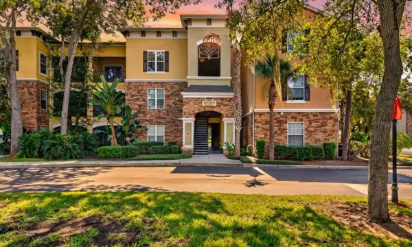 10103 Courtney Oaks Circle, Unit 302, Tampa, FL, 33619