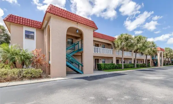 1750 Belleair Forest Drive, Unit A8, Belleair, FL, 33756