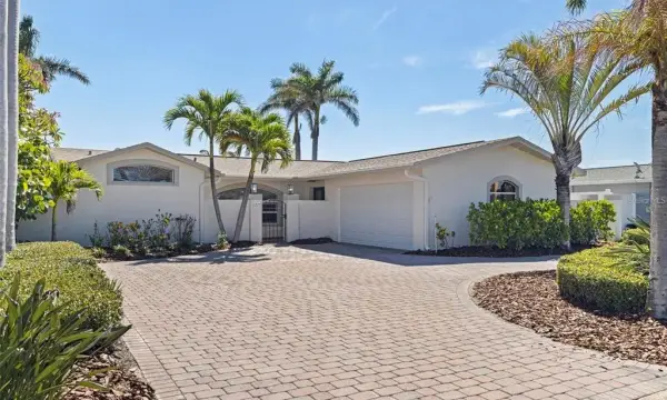 11225 4th Street E, Treasure Island, FL, 33706