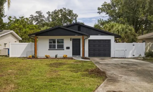 209 SE Monroe Circle N, St Petersburg, FL, 33703