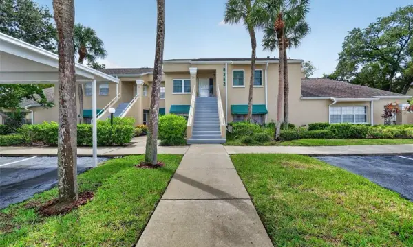 8352 Meadowbrook Drive, Unit 10, Seminole, FL, 33777