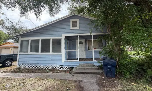 2907 E Lake Avenue, Tampa, FL, 33610