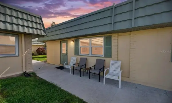 102 Cambridge Trail, Unit 220, Sun City Center, FL, 33573