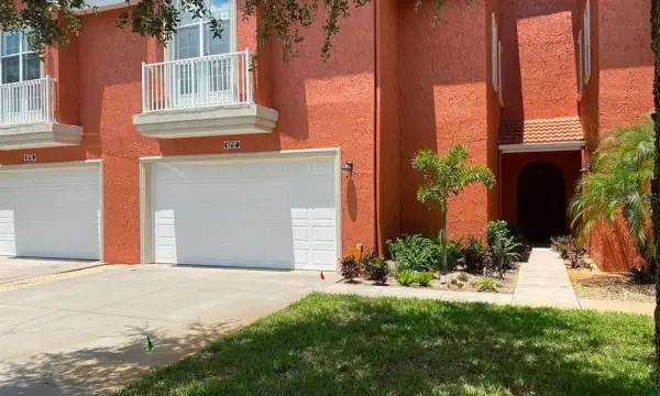 Address Withheld, Land O Lakes, FL, 34637