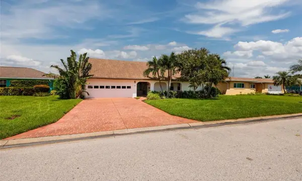 165 97th Avenue NE, St Petersburg, FL, 33702