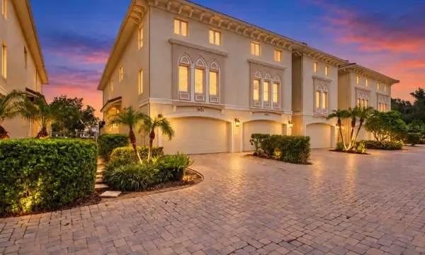 1022 Paseo Del Rio NE, Unit 1022, St Petersburg, FL, 33702