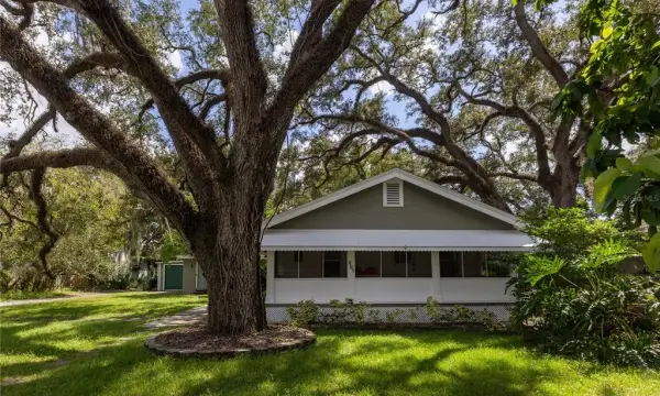 805 E Lambright Street, Tampa, FL, 33604