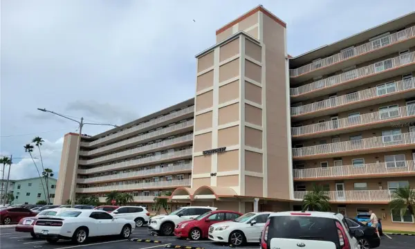 1847 Shore Drive S, Unit 204, South Pasadena, FL, 33707