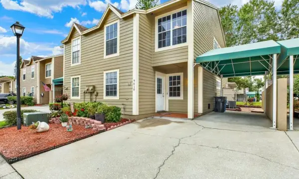 9010 Lake Place Lane, Tampa, FL, 33634