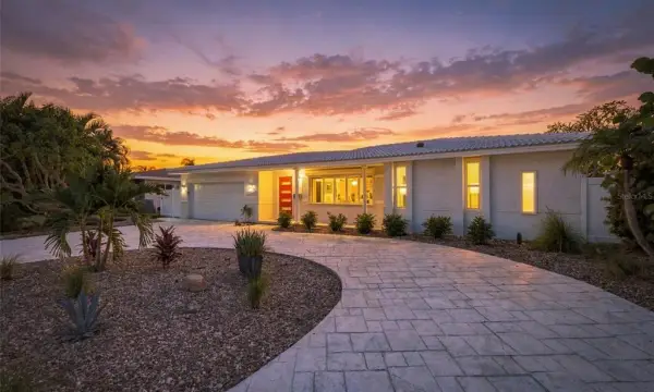 2440 S Shore Drive SE, St Petersburg, FL, 33705