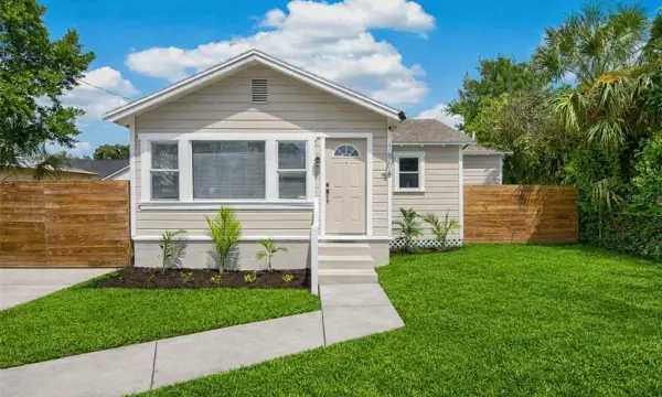 1806 E Mcberry Street, Tampa, FL, 33610