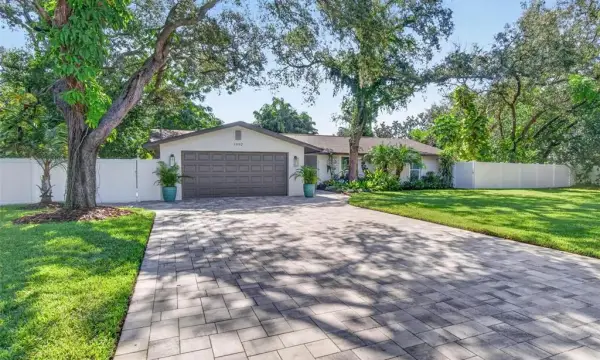 1002 N Florida Avenue, Tarpon Springs, FL, 34689