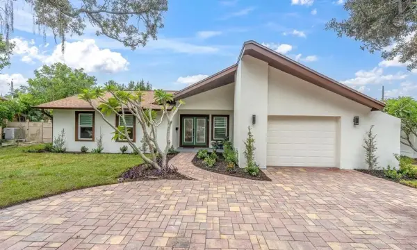 2010 Pinellas Point Drive S, St Petersburg, FL, 33712