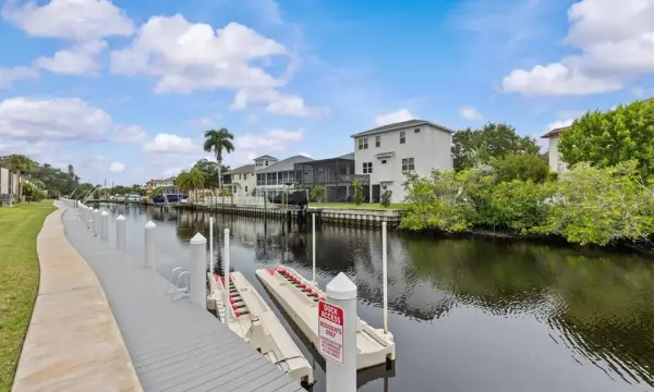 381 Moorings Cove Drive, Unit 9b, Tarpon Springs, FL, 34689