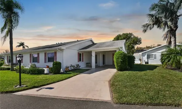 2346 Gainesborough Loop, Unit 211, Sun City Center, FL, 33573