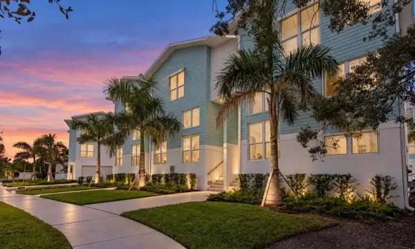 3826 Pompano Drive SE, St Petersburg, FL, 33705
