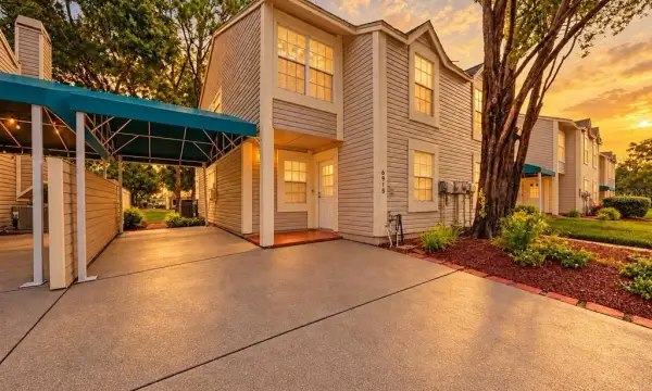 6915 Lakeview Court, Tampa, FL, 33634