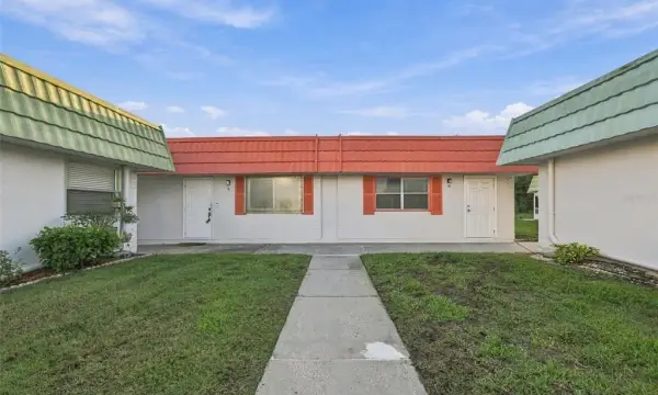 1802 Bedford Lane, Unit 9, Sun City Center, FL, 33573