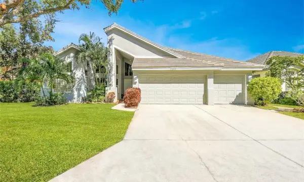 1101 Darlington Oak Drive NE, St Petersburg, FL, 33703