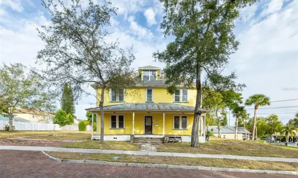 553 Division Street, Tarpon Springs, FL, 34689